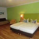 بنسيون هايدن 2*