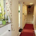 海尔顿潘森酒店 招待所 2*